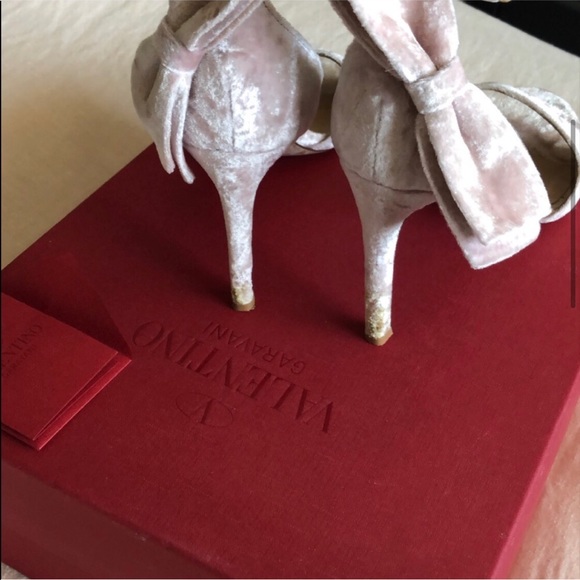 Valentino Garavani - Pink Velvet Bow Heel - Picture 5 of 7